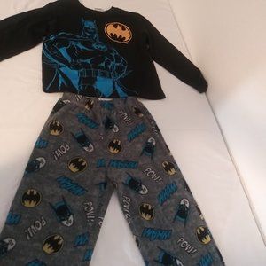 Justice League boys size 6/7 black, blue and yellow batman two piece pajamas